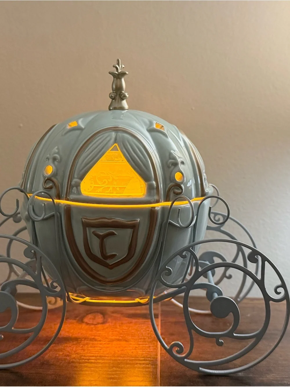 Scentsy Cinderella Carriage Lantern - White, Gold